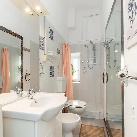 Apartman Steps From The Galliera Hospital And The Historic Center Genova