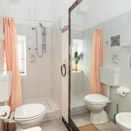 Steps From The Galliera Hospital And The Historic Center Apartman *