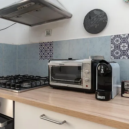 Steps From The Galliera Hospital And The Historic Center Appartement Genua