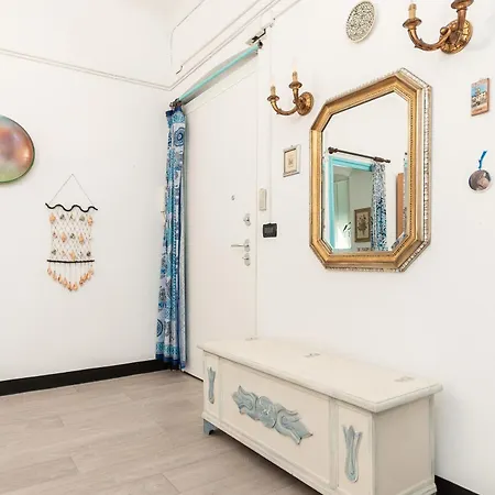 Steps From The Galliera Hospital And The Historic Center *