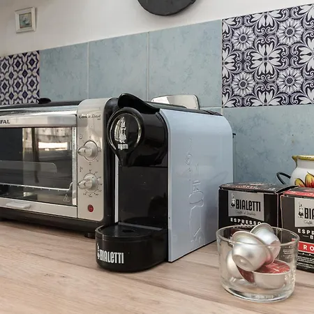 Steps From The Galliera Hospital And The Historic Center Διαμέρισμα *