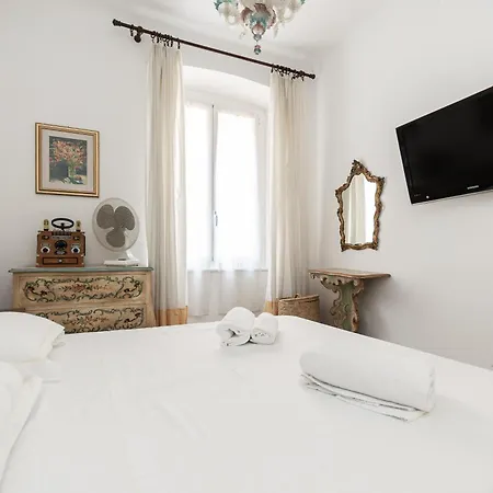 Steps From The Galliera Hospital And The Historic Center * Genoa