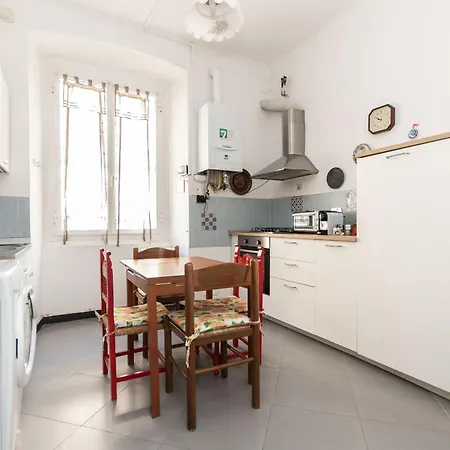 Steps From The Galliera Hospital And The Historic Center