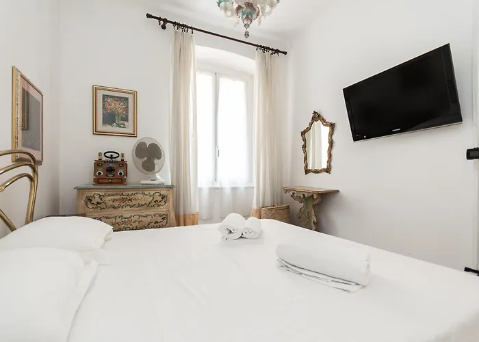 Steps From The Galliera Hospital And The Historic Center * ジェノヴァ