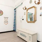 Steps From The Galliera Hospital And The Historic Center *